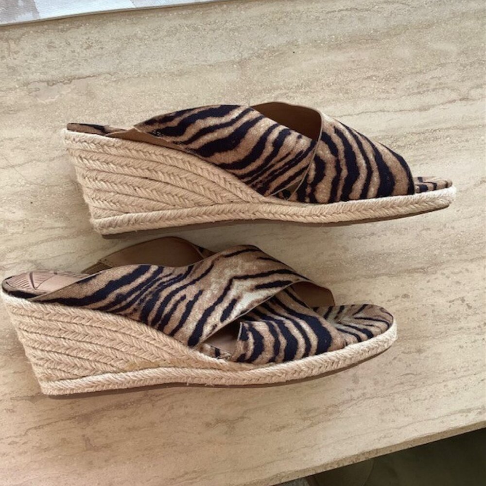 New Directions tan, brown tiger fabric espadrille sandals, size 8.5 NWOT